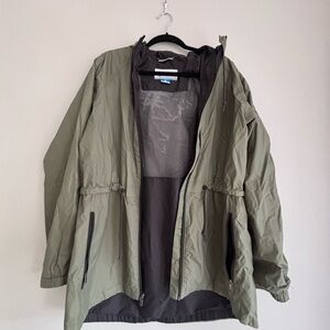 Columbia Sage Green Windbreaker / Rain Jacket
